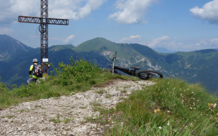 Monte Corno: Bikebergsteigen mit 100 % Trailspaß