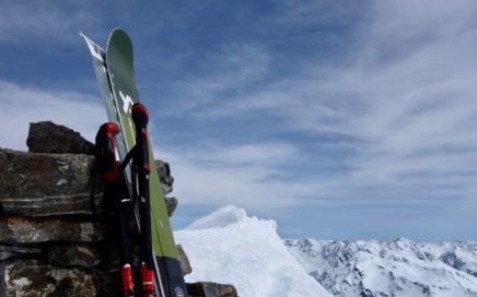 Isentällispitz (2.986 m), steiler S-Gipfelhang und breite W-Hänge im Flüelatal, Davos