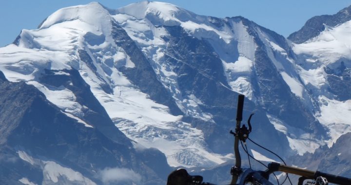 Piz La Stretta Blick: Piz Palü am Bernina, Bikebergsteigen (BBS)